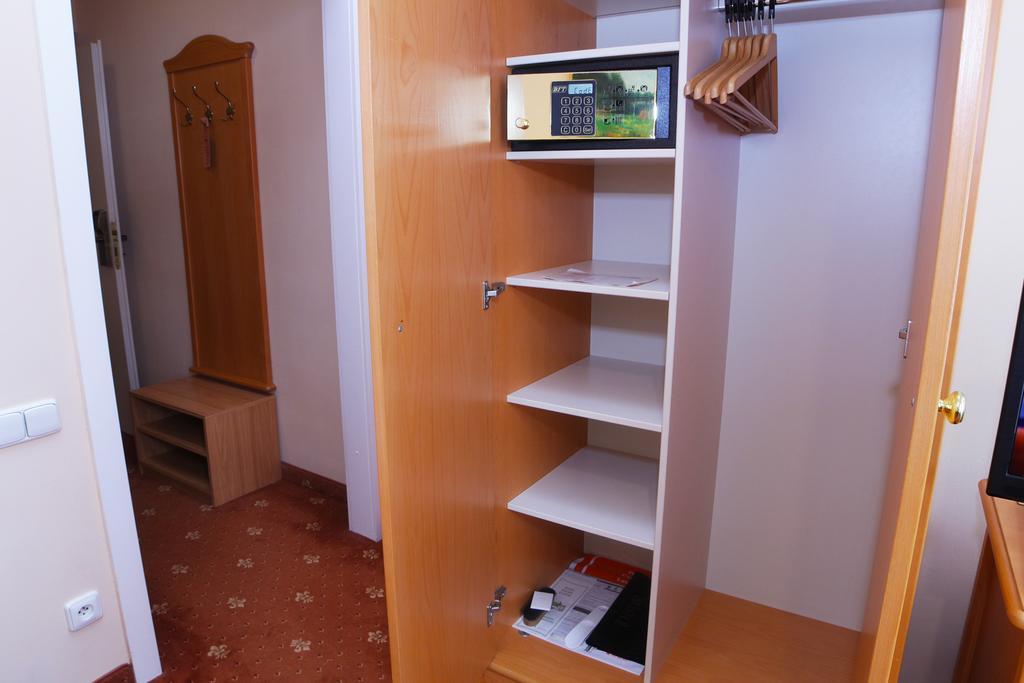 Hotel Pavlov การ์โลวีวารี ภายนอก รูปภาพ