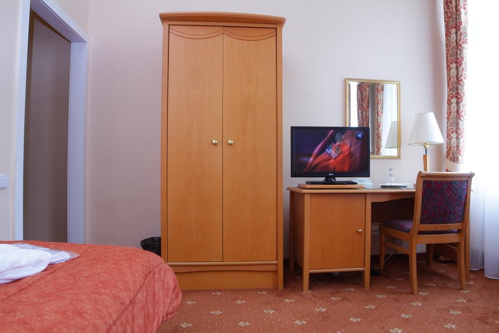 Hotel Pavlov การ์โลวีวารี ภายนอก รูปภาพ