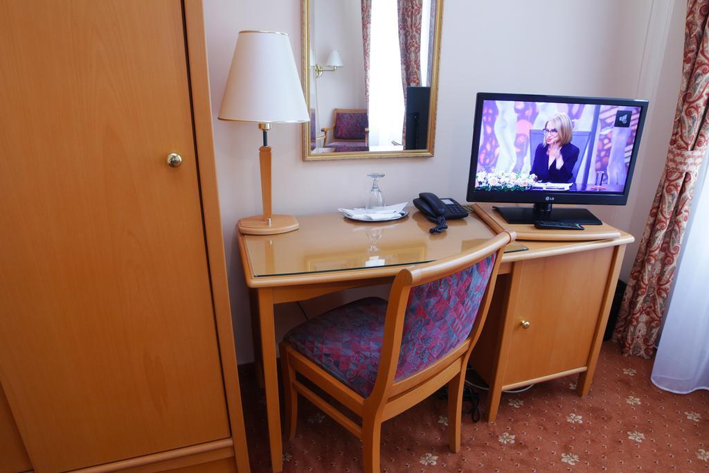 Hotel Pavlov การ์โลวีวารี ภายนอก รูปภาพ