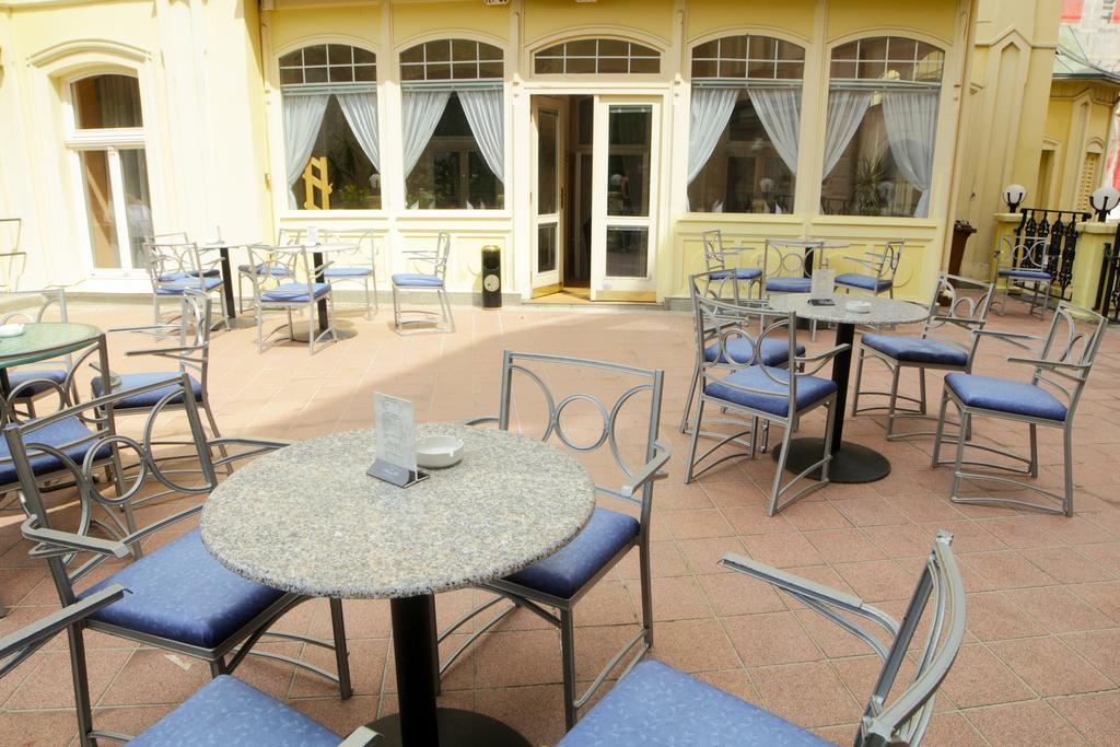 Hotel Pavlov การ์โลวีวารี ภายนอก รูปภาพ