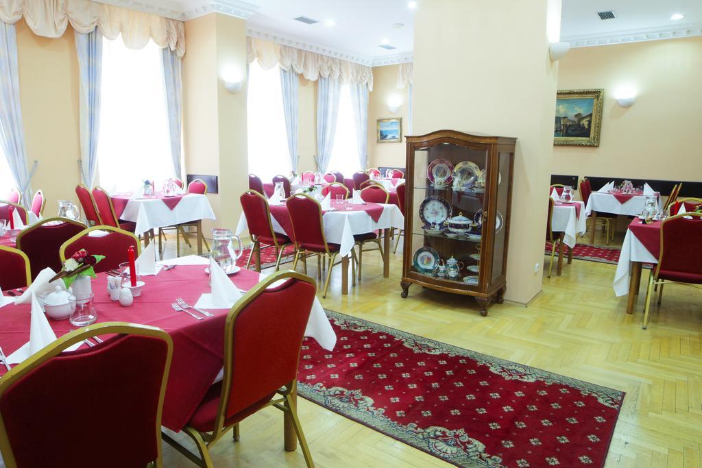 Hotel Pavlov การ์โลวีวารี ภายนอก รูปภาพ