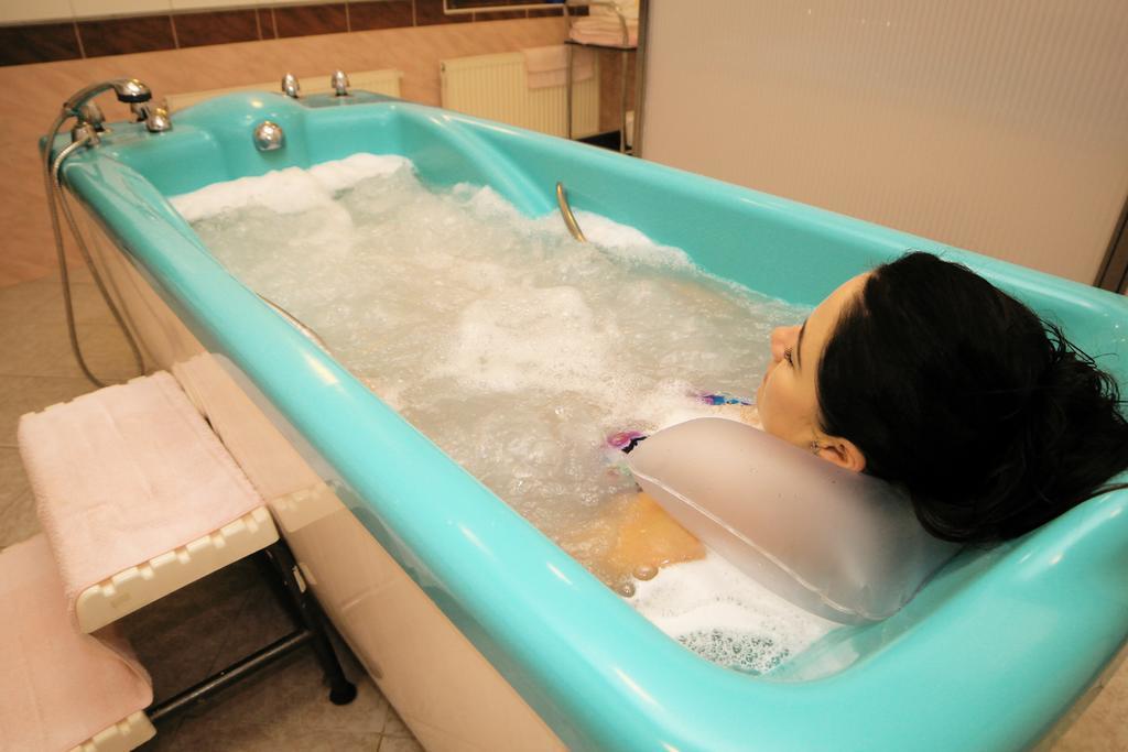 Hotel Pavlov การ์โลวีวารี ภายนอก รูปภาพ