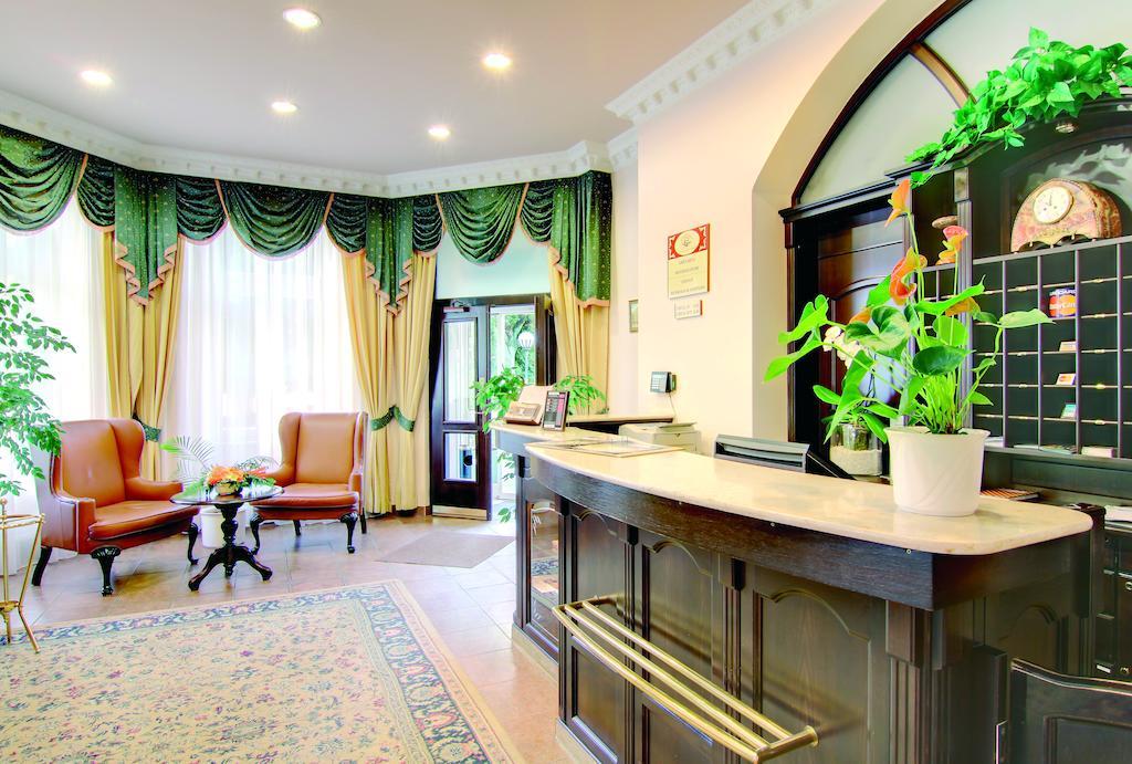 Hotel Pavlov การ์โลวีวารี ภายนอก รูปภาพ